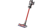 Un aspirateur-balai sans cordon V11 Outsize de Dyson