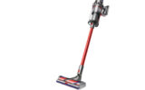 Un aspirateur-balai sans cordon V11 Outsize de Dyson