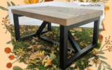 Une table de salon faite à la main par un artisan