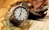 Une montre en bois smart-zebra unisex