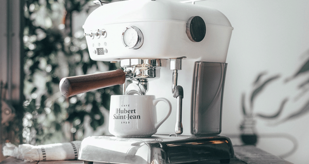 Une machine à café Ascaso
