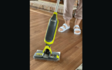 Un aspirateur-vadrouille sans fil Shark Vacmop