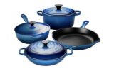 Un ensemble de 7 pièces Le Creuset (1500 $)