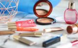 2 ensembles de maquillage Clarins (249 $ chacun)