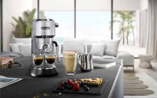 Une machine à café De’Longhi Dedica Arte
