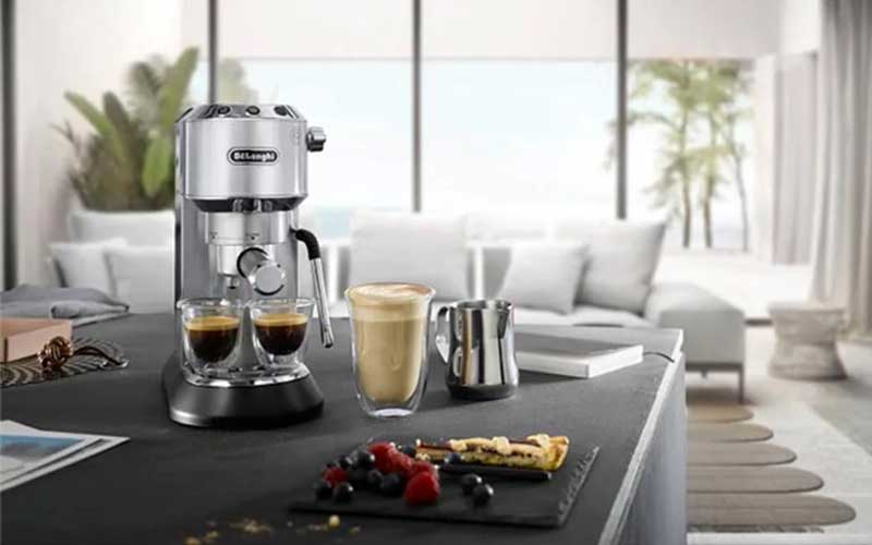 Une machine à café De’Longhi Dedica Arte