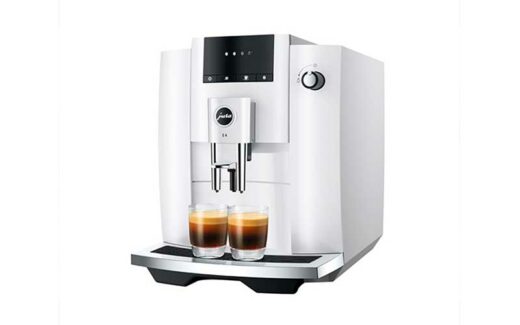 Une machine à café Jura E4 de 1600 $